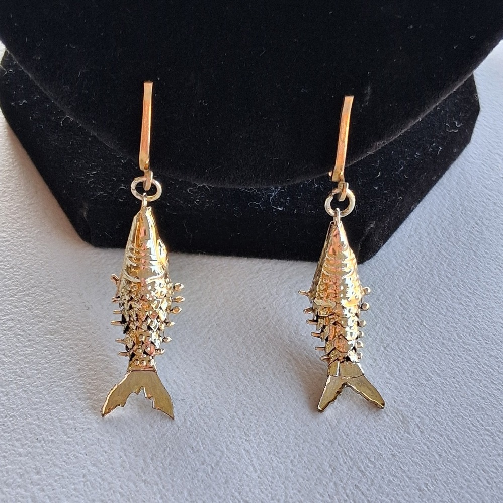 Vintage Gold Tone Fish Articulated Dangle Clip On Earrings Textured 3D Moving